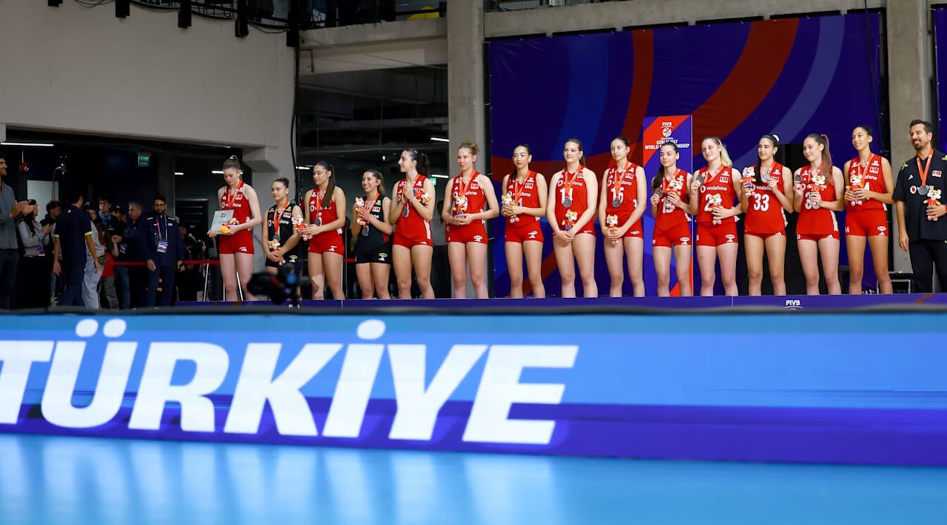u17-kadin-milli-voleybol-takimi-dunya-ikincisi-oldu