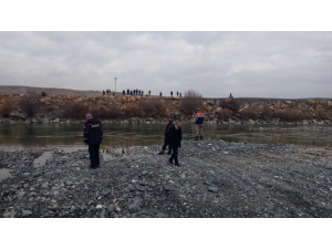 Haber Alınamayan Balıkçının Nehir Kenarında Eşyaları Bulundu