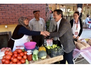 Üreten Eller Hanımeli Sokak’ta