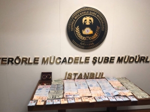 İstanbul Emniyet Müdürlüğü Ekipleri Fetö/pdy Silahlı Terör Örgütü’nün "Gaybubet" Evlerine Operasyon Düzenlendi. 33 Adrese Yapılan Baskınlarda 22 Şahıs Gözaltına Alınırken, Yaklaşık 350 Bin Tl Değerinde Dolar, Euro,
