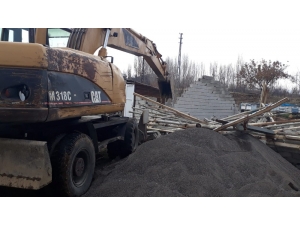 Bingöl’de Kaçak Yapı Ve Metruk Bina Yıkımı