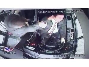 Yolcudan Otobüs Şoförüne Yumruk