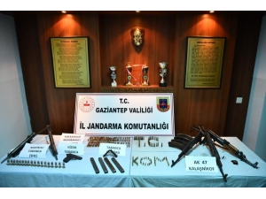 Polisin Araması Cephanelik Gibi Silah Bulundu