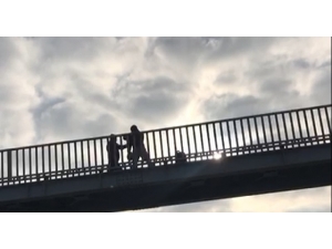 Üst Geçide Çıkıp Boks Yaptılar