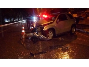 Yoldan Çıkan Cip Ağaca Çarptı: 5 Yaralı