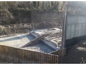 İskele Devrildi, 3 İşçi Yaralandı