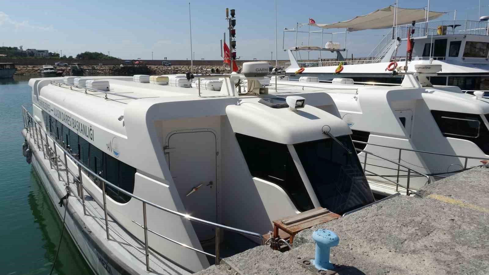 van-buyuksehir-belediyesi-nin-deniz-otobusleri-bu-yaz-da-calismadi