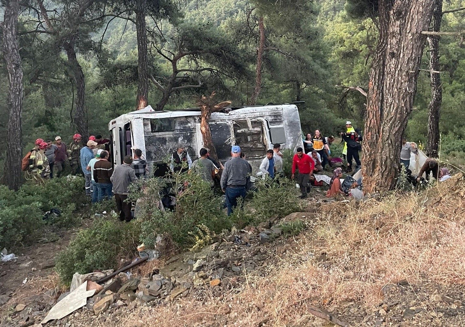 izmir-de-isci-servisi-sarampole-devrildi-22-yarali