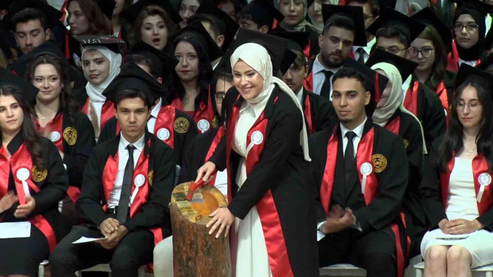 eru-tip-fakultesi-52-donem-mezunlarini-verdi
