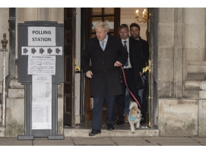 Boris Johnson, Köpeğiyle Sandık Başında