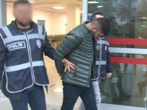 Bıçak Ve Tabancayla Öğrencileri Gasp Etti, "Hatırlamıyorum" Dedi