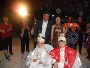 Cani Koca Eşini Öldüresiye Dövdü, Kız Kardeşleri Kurtardı