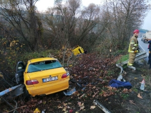 Tır İle Özel Araç Şarampole Uçtu: 4 Kişi Yaralandı