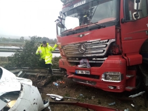 Kaygan Yol Kazaya Neden Oldu