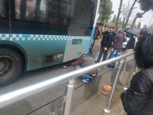 Kayan Motosiklet Otobüsün Altına Girdi