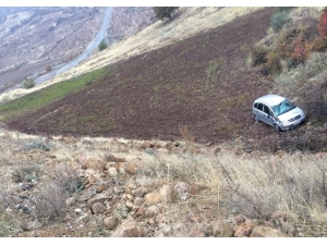 Otomobil Şarampole Yuvarlandı: 1 Yaralı