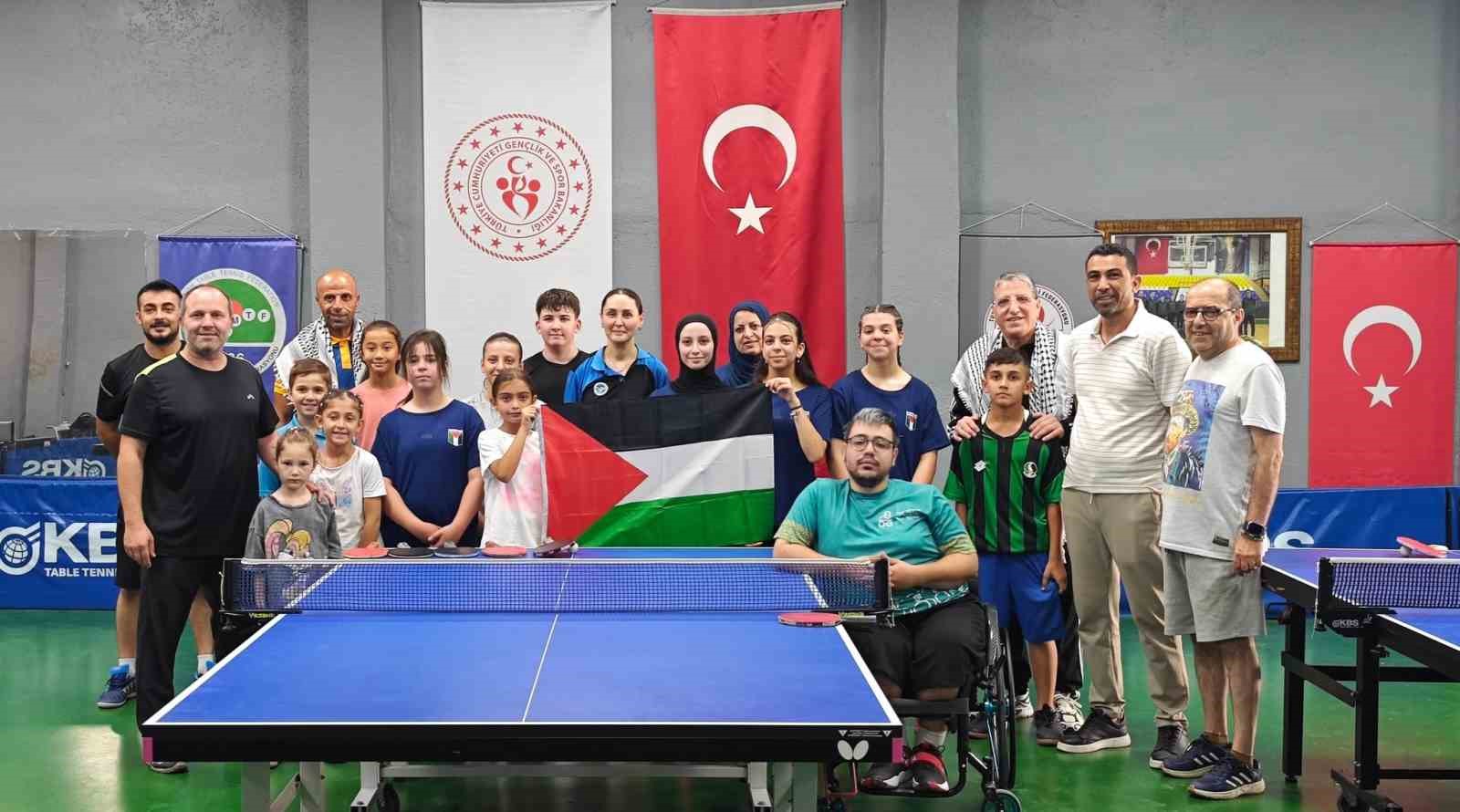 filistin-masa-tenisi-milli-takimi-sakaryali-sporcularla-bir-araya-geldi