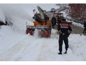 Açılan 4 Köy Yolu Gece Yağan Kar İle Yeniden Kapandı