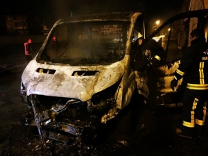 Park Halindeki Kamyonet Yandı