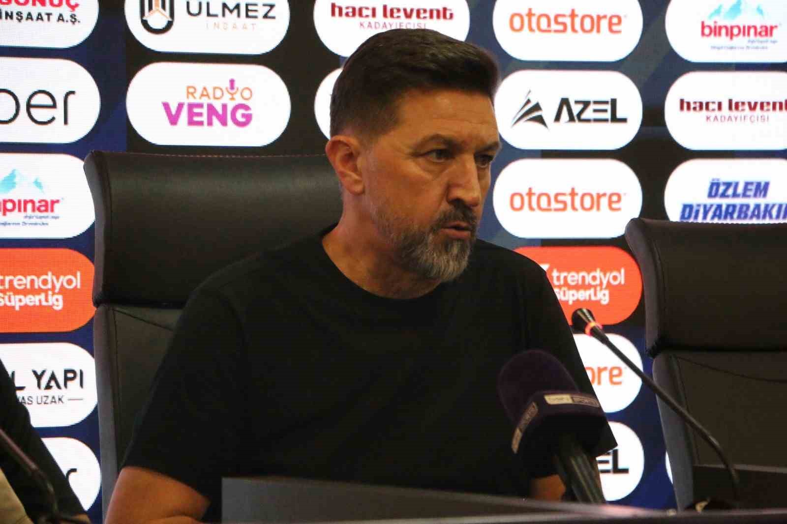 besnik-hasi-ayaklarimizin-yere-basmasi-gerekiyor