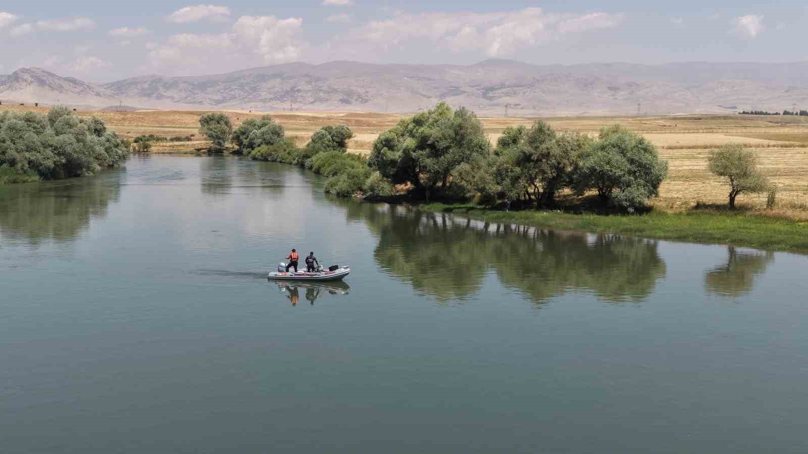 murat-nehri-nde-kaybolan-berat-i-arama-calismalari-4-uncu-gununde