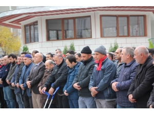 Soba Yakarken Alevler İçinde Kalan İşçi Defnedildi