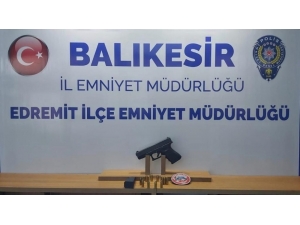 Balıkesir Polisi 6 Silah Ele Geçirdi