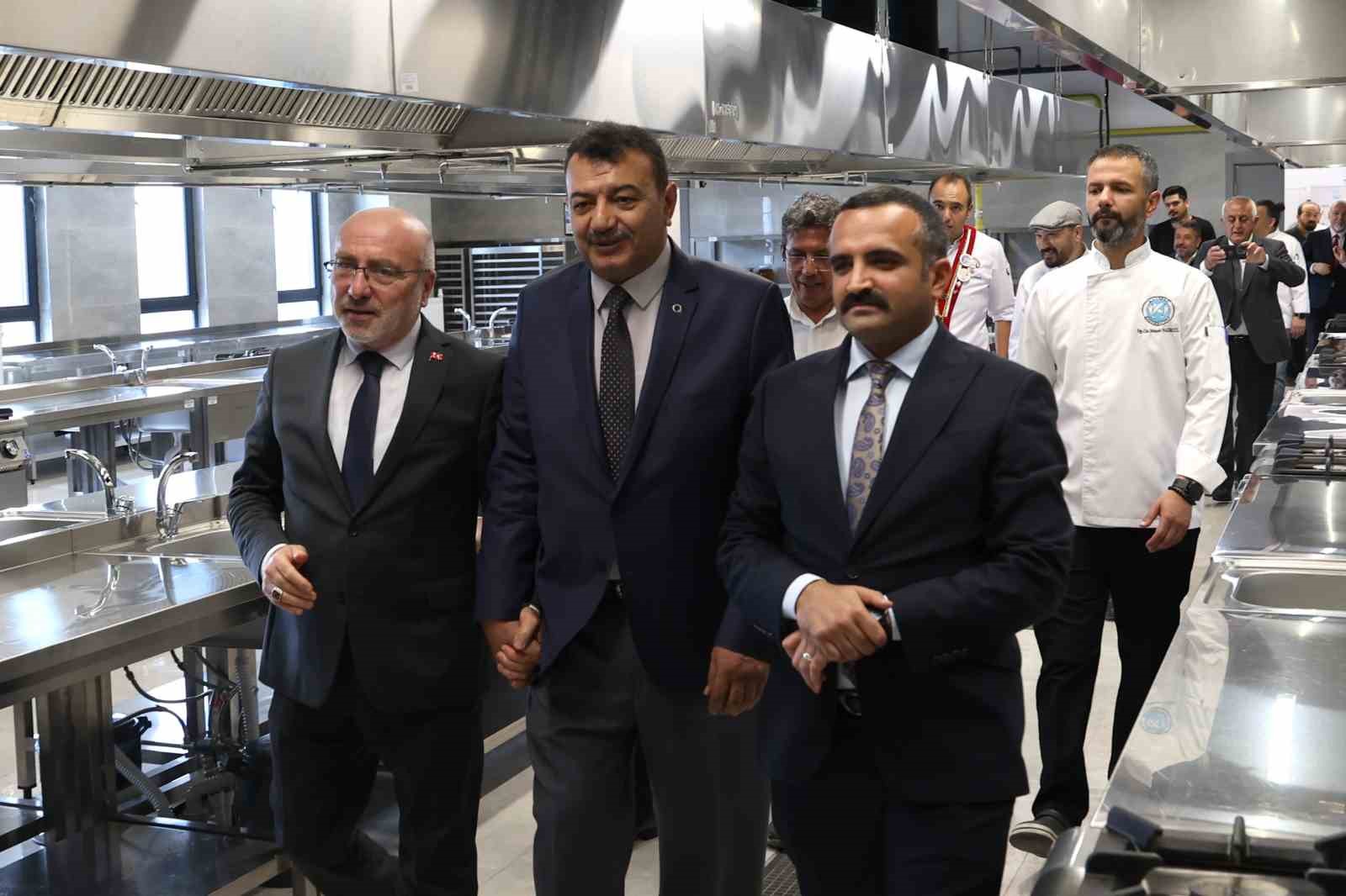kayu-de-dr-makbule-cikrikcioglu-gastronomi-ve-mutfak-sanatlari-uygulama-merkezi-nin-acilisi-yapildi