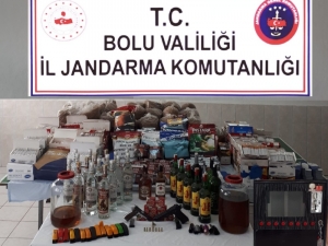 Jandarmadan Ruhsatsız Silah Ve Kaçak Alkollü İçecek Operasyonu