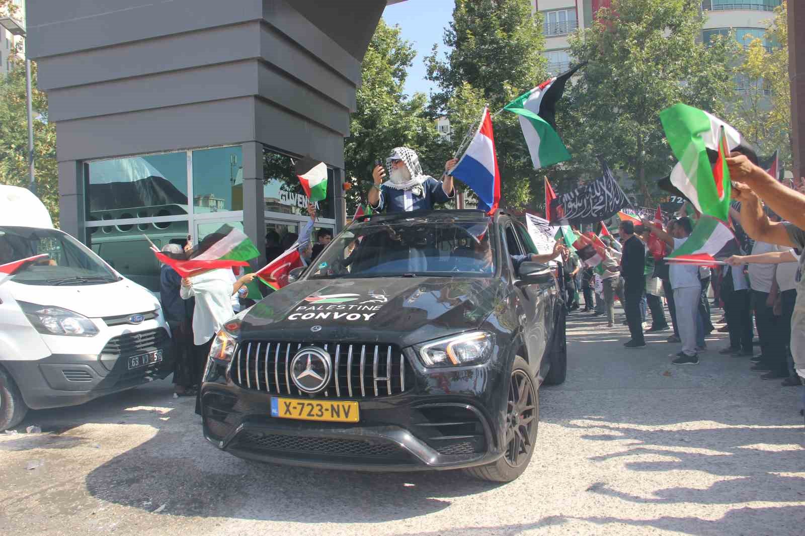sanliurfa-da-filistin-konvoyuna-gorkemli-karsilama