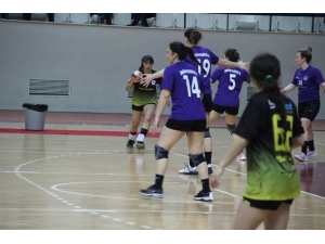 Hentbol Kadınlar Türkiye Kupası: Üsküdar Belediyesi: 37 - Elazığ Sosyal Yardımlaşma: 24