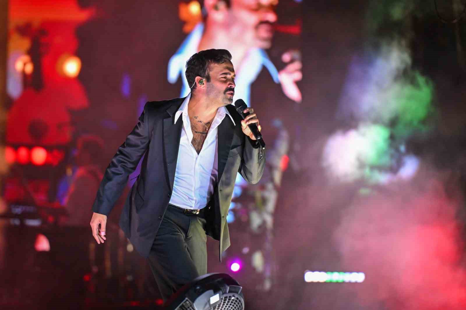 ief-geceleri-muzik-ve-kahkaha-dolu