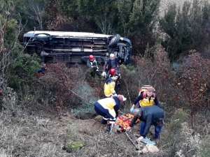 Kontrol Çıkan Araç Şarampole Uçtu: 1 Yaralı