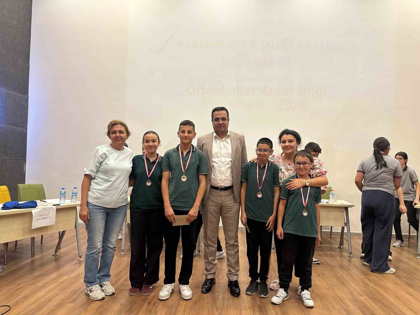 ortaokullarda-bilgi-yarismasinin-sampiyonu-emcelli-ortaokulu-oldu