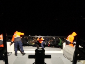 İzmir’de 55 Kaçak Göçmen Yakalandı