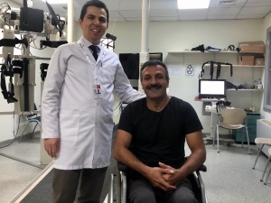 Omurilik Felci Geçiren Terör Mağduru Adam Robotik Cihaz İle Ayağa Kalktı