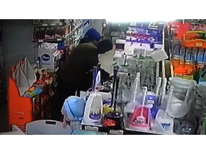 Maketteki Cep Telefonu Hırsızlığı Kameralara Yansıdı