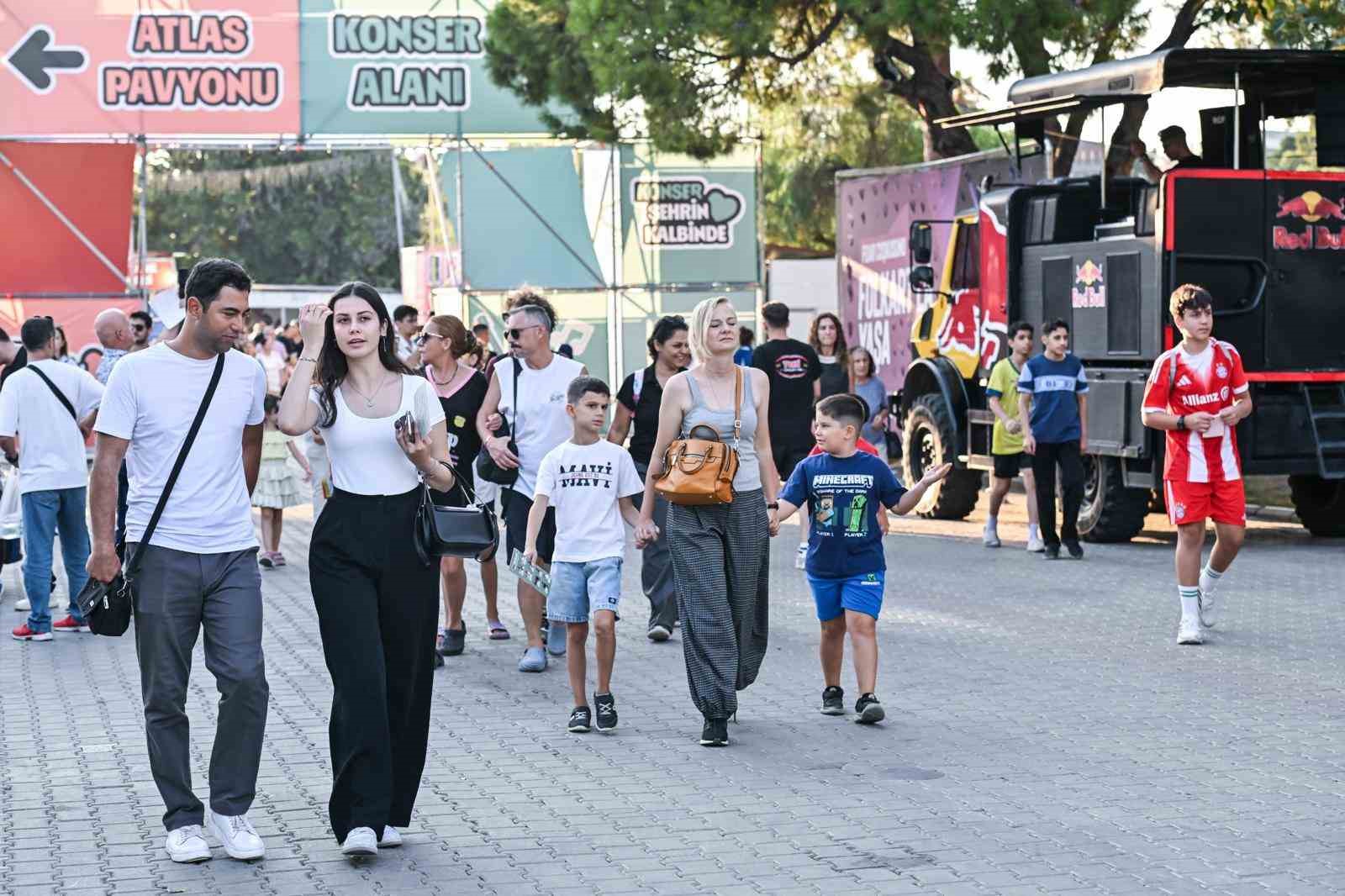 ief-de-kultur-sanat-ve-eglence-bir-arada