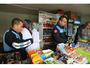 Erdemli’de Katil Çikolata Denetimi