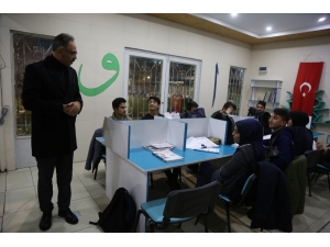 Kuş, Sınavlara Hazırlanan Gençlerle Bir Araya Geldi