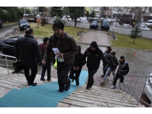 Sosyal Medya Üzerinden Uyuşturucu Satan Kardeşler Tutuklandı