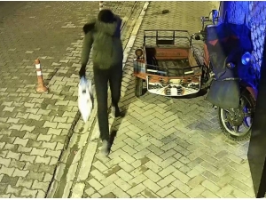 Camı Kırıp İş Yerini Soyan Şüpheliler, Yüzlerini Sakladı, Yakalanmaktan Kurtulamadı