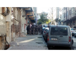 Gaziosmanpaşa’da Cezaevi Firarisi Polise Ateş Açtı, Annesini Yaraladı