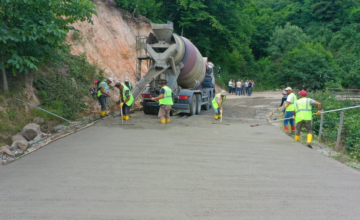 ordu-da-beton-yol-calismalari-suruyor