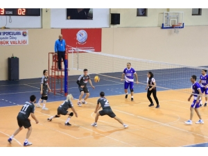 Kurumlar Arası Voleybol Turnuvası Büyük İlgi Görüyor