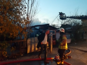 Pendik’te Evin Alev Alev Yandığı Anlar Kamerada