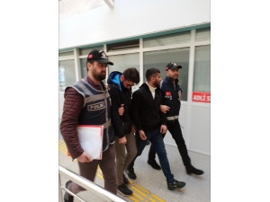 Eski Bakanı Dolandıran Şahıs Tutuklandı