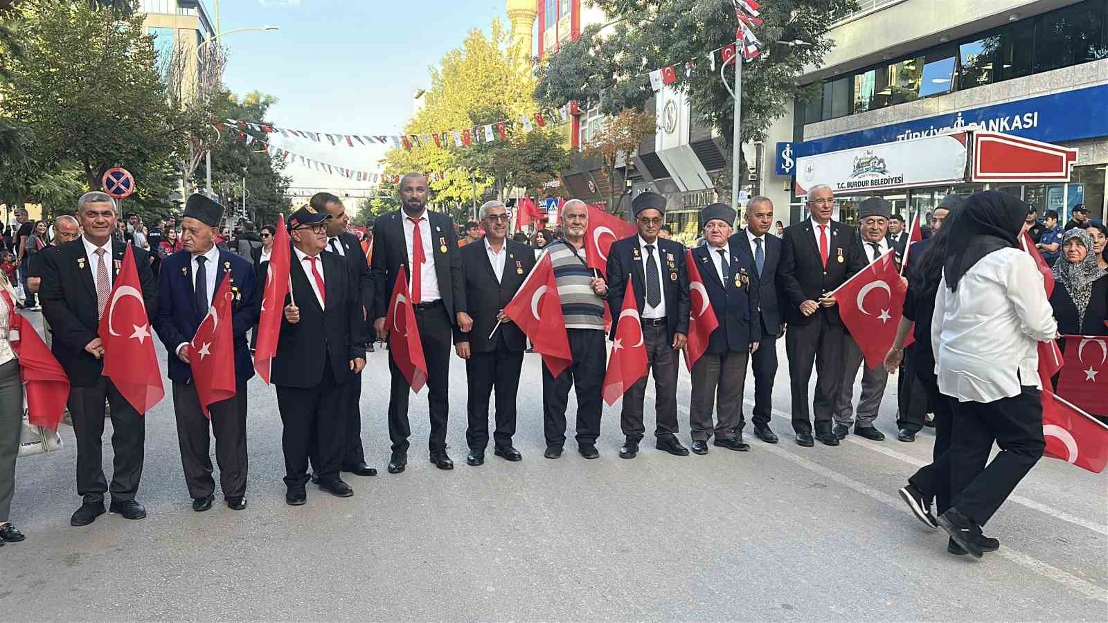 burdur-da-kahramanlarla-kardeslik-yuruyusu