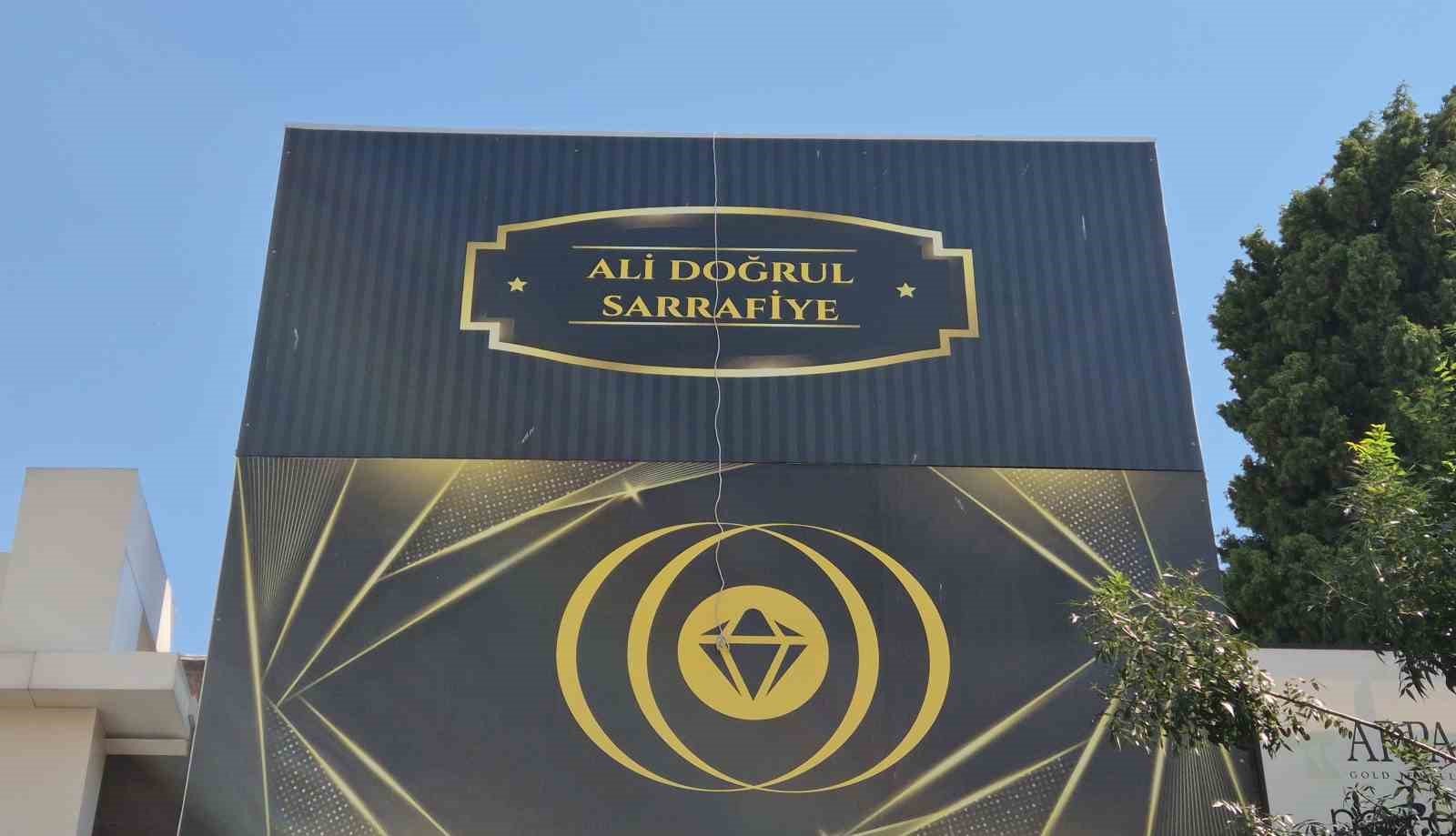 tekirdag-da-kuyumcu-ortadan-kayboldu-cok-sayida-vatandasin-altin-ve-parasi-buhar-oldu