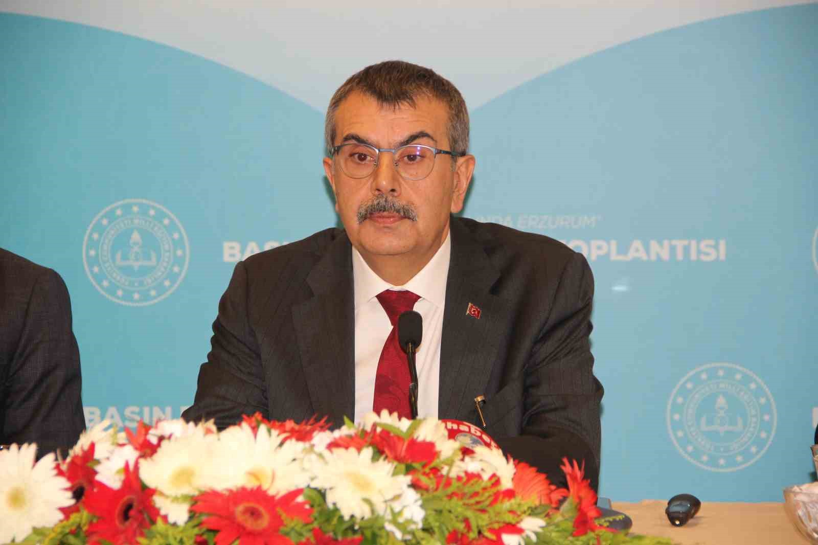 bakan-tekin-gecmisiyle-gurur-duyacak-bir-nesil-yetistirmemiz-gerekiyor